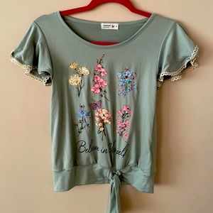 T-shirt, beautiful design for a girl 9-12 years old